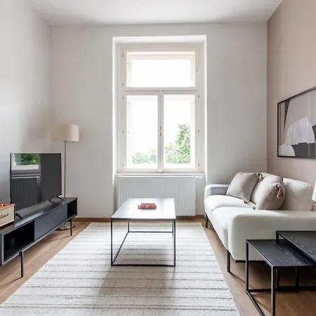 Blueground - Vrsovice, Furnished *