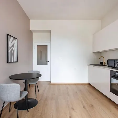Blueground - Vrsovice, Furnished プラハ