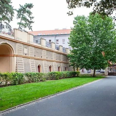 Blueground - Vrsovice, Furnished *