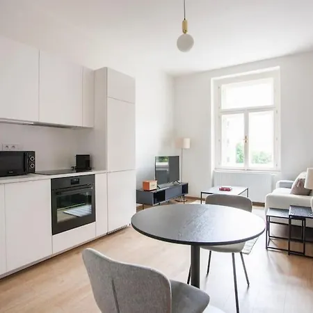 Blueground - Vrsovice, Furnished *