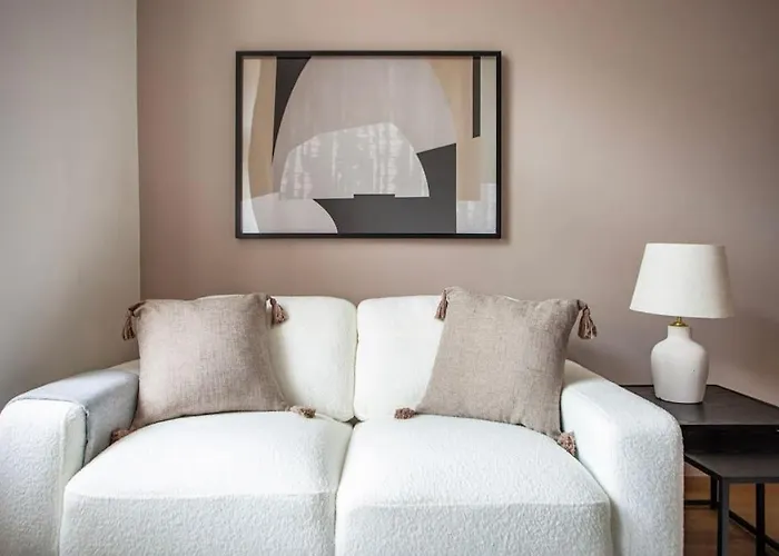 Blueground - Vrsovice, Furnished Apartment
