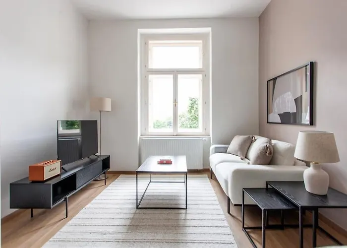 Blueground - Vrsovice, Furnished *