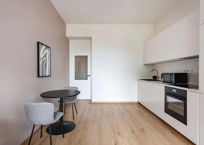 Blueground - Vrsovice, Furnished Prague