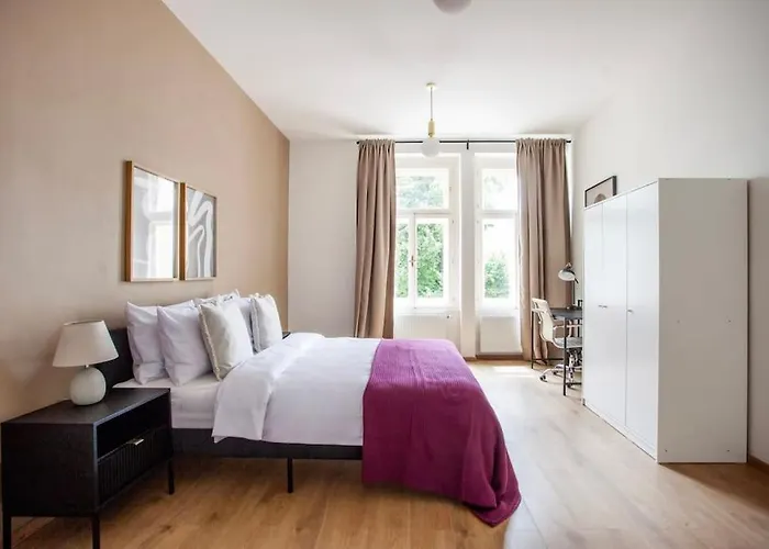 Blueground - Vrsovice, Furnished Apartment