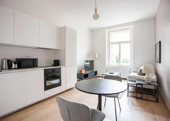 Blueground - Vrsovice, Furnished *
