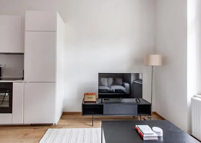 Blueground - Vrsovice, Furnished Prague